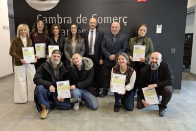 Llibreria Papasseit i 2 Guys in the closet, guanyadors del 58è Concurs d’Aparadors de Nadal de Manresa